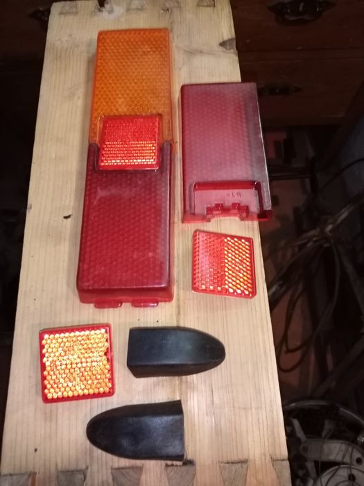 Продам задние стекла для фар