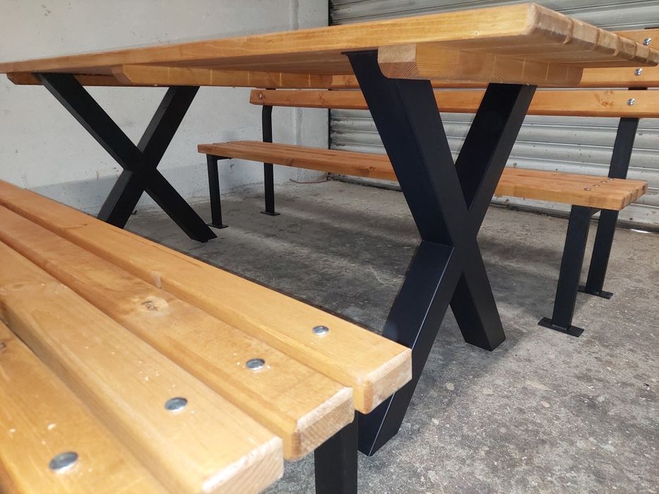 Комплект маса и 2 пейки,баварски комплект