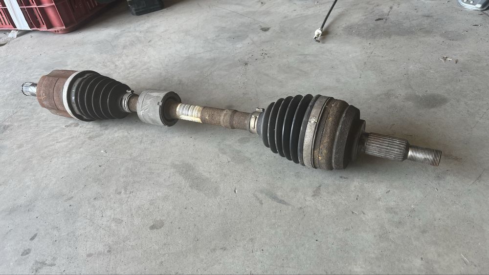 Dacia Duster 2010- полуоска