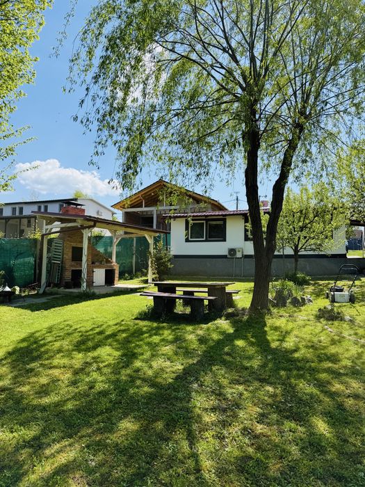 Închiriez casă de vacanță la Lacul Surduc, cu ieșire directă la lac