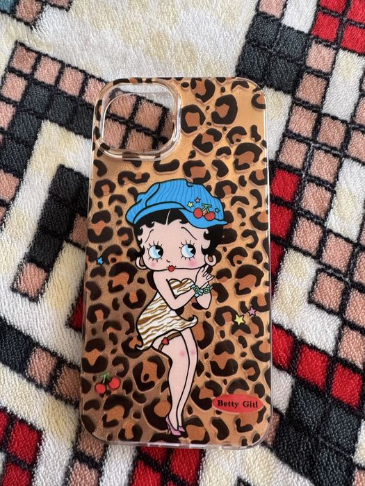 Продаю чехлы на iPhone 13