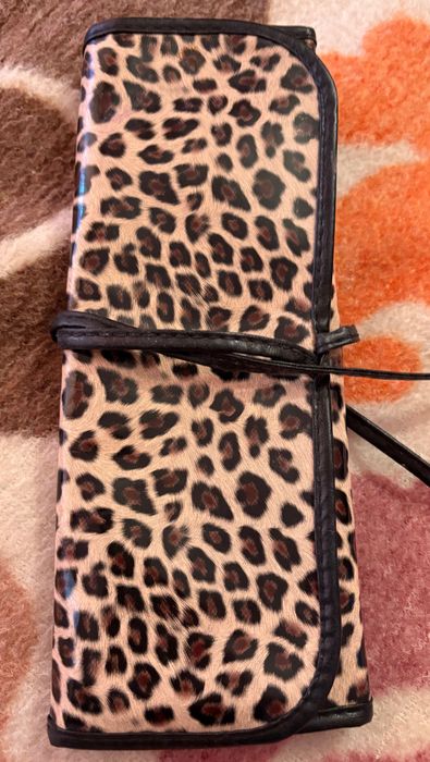 Сет козметика Essence,Chanel,четки за грим