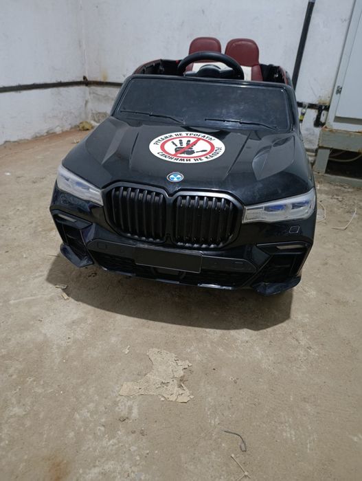 Продам машину детскую