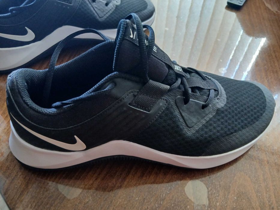 Продавам мъжки маратонки Nike