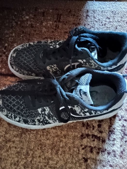 Маратонки  Nike.