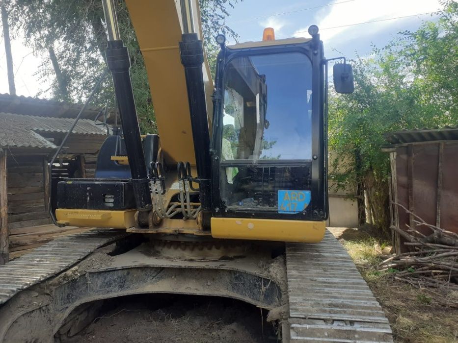 Экскаватор с гидромолотом. Гидромолот CAT B30