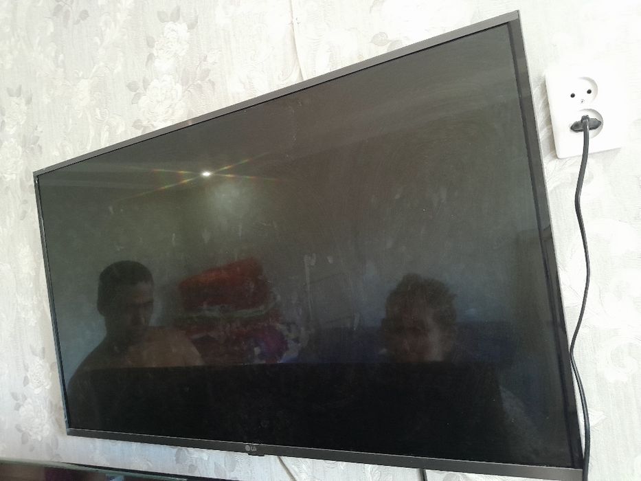 Телевизор LG.  43d