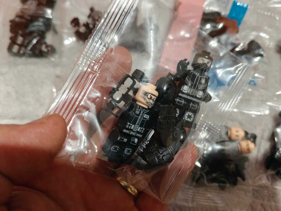 Set 18 figurine tip Lego SWATT team plus accesorii