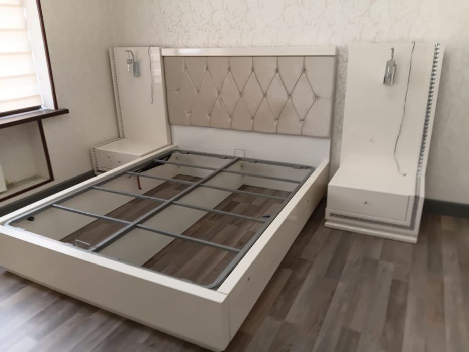 Продам кровать и тумбочки