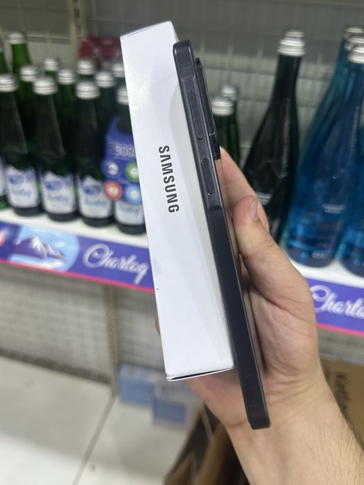 Samsung Galaxy A17 8/256 GB black ideal seochna sotladi