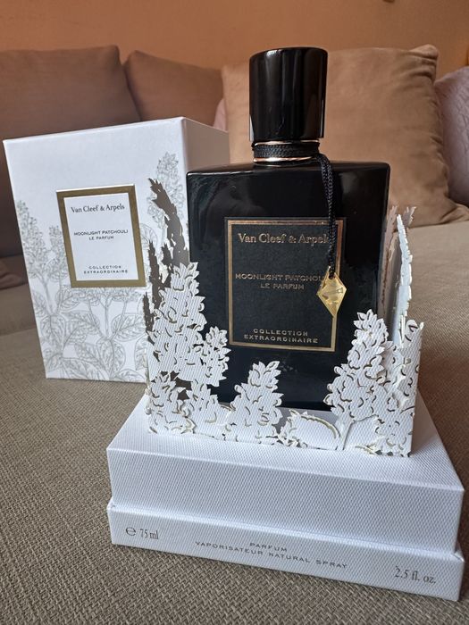 Van Cleef & Arpels Moonlight Patchouli Le Parfum е унисекс