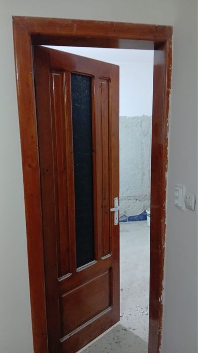 Vand usi din lemn masiv (brad)