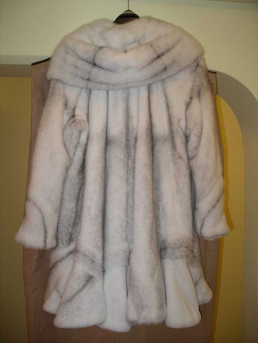 Haina de blana naturala cu gluga din Vizon/Nurca alba