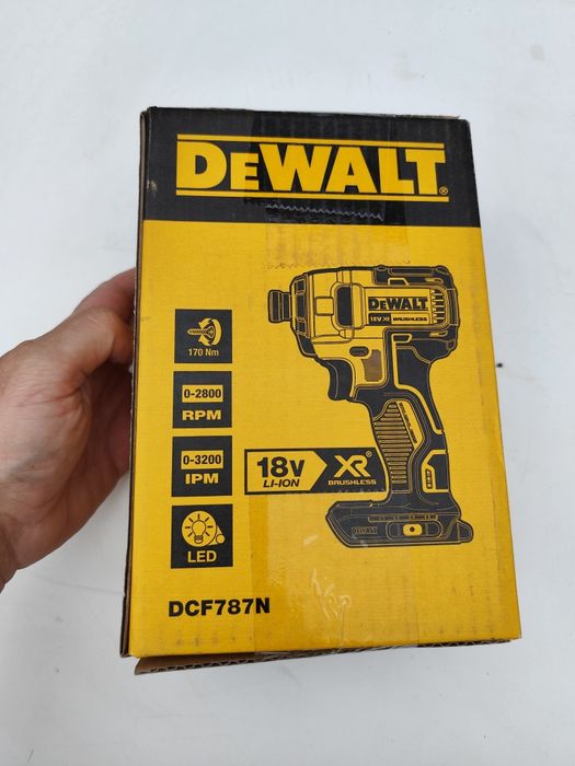 Нов безчетков акумулаторен импактдрайвър Девалт DeWALT DCF787 18V