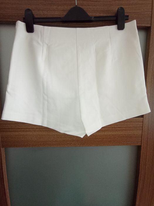 Fusta pantalon albă