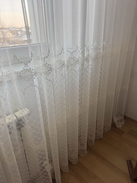 Продам тюль из двух частей.