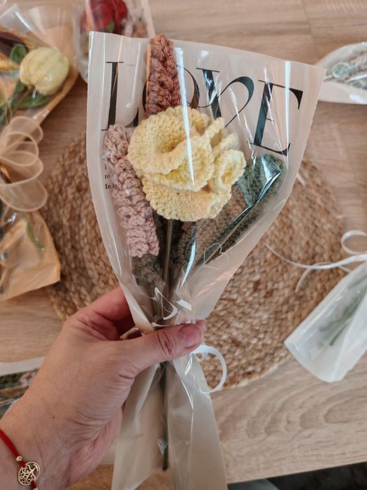 Ръчно изплетени цветя - Handmade flowers - За всякакви поводи - Ново