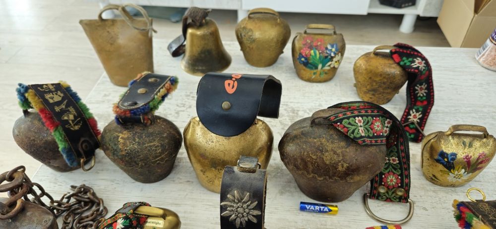 Vand talangi si clopote vechi de colectie. Vezi cele 8 poze atasate