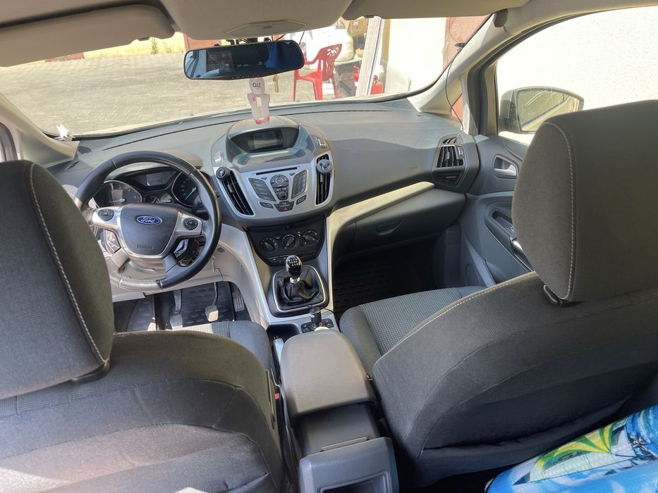 Vand Ford Grand C max 2011 ,5locuri. Proprietar,fiscal pe loc.Masina nu are martori aprinsi,revizii la timp,clima functionala.