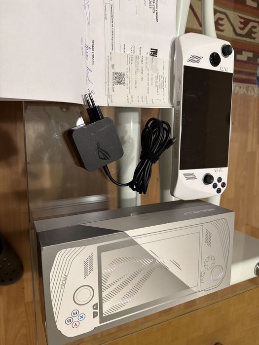 Портативна игрова конзола Asus ROG Ally