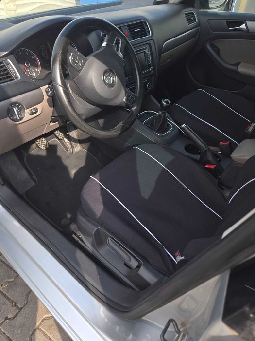 VOLKSWAGEN Jetta 2012 — imagine 3