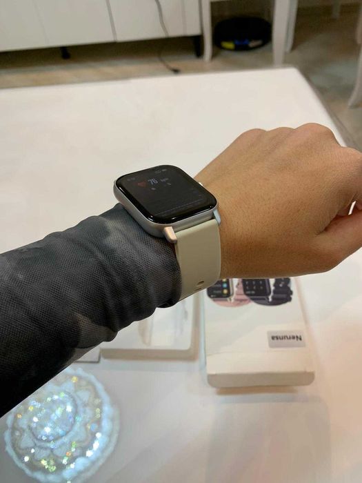 Смартчасовник Smartwatch 1.69 инча - чисто нов