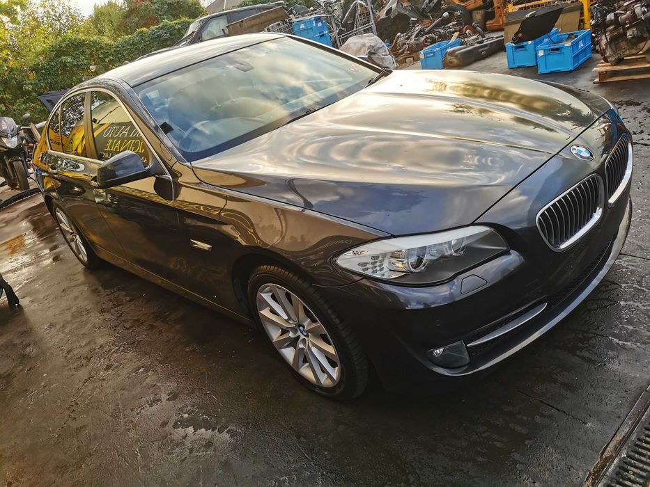 Dezmembrez bmw seria 5 f10 520 D 184 cp n47d20C/bara fata f10/far f10/