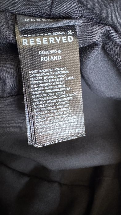 Дамска шапка Reserved