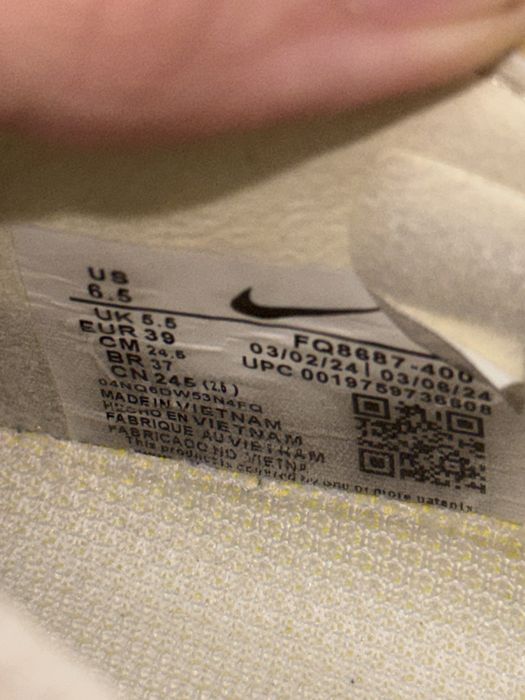 Nike butsi 39 razmer