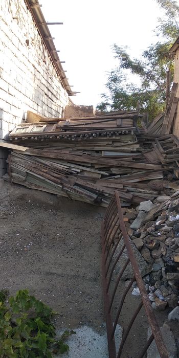 CHornovoy taxta srochno sotiladi