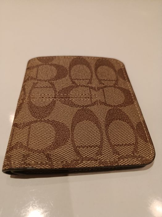 Портфейл на Coach чисто нов