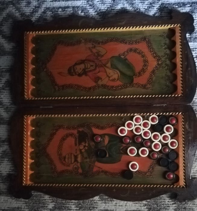 Narda sotiladi toshlari bilan