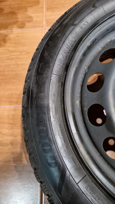 Vând set 4 anvelope de iarnă premium Goodyear UltraGrip Performance 3