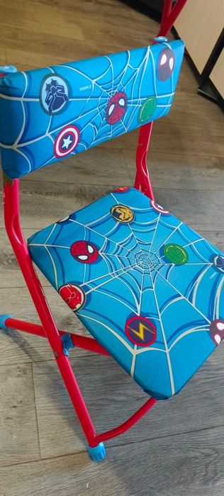 Детская парта и стул