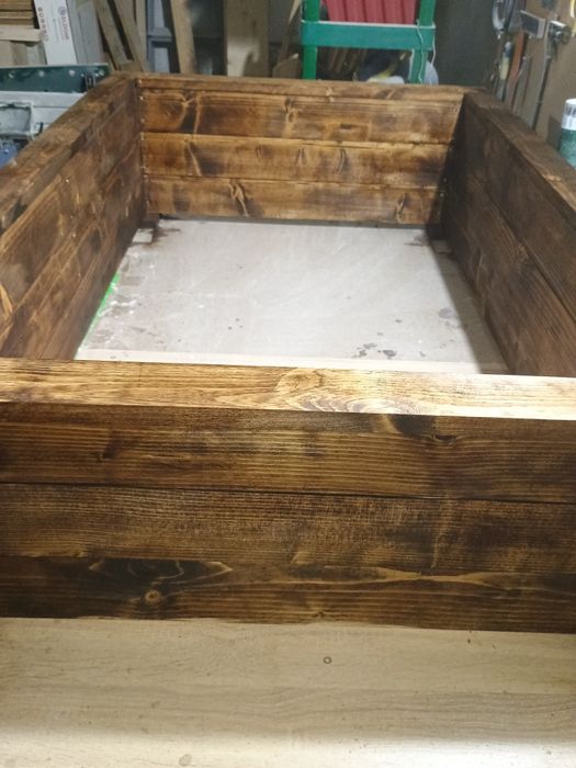 Продавам дървени кашпи