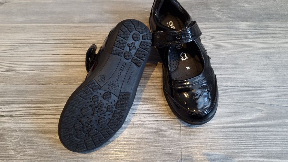 Нови обувки GEOX