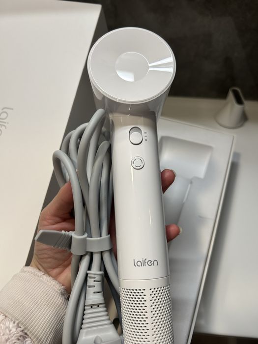 Сешоар с приставка за изправяне