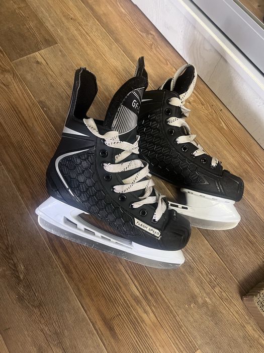 Продам хоккейные коньки