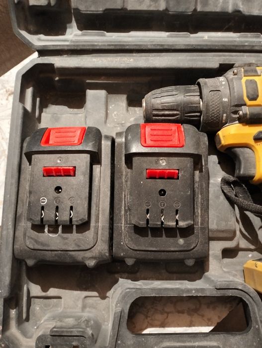 Шуруповерт марки DeWalt