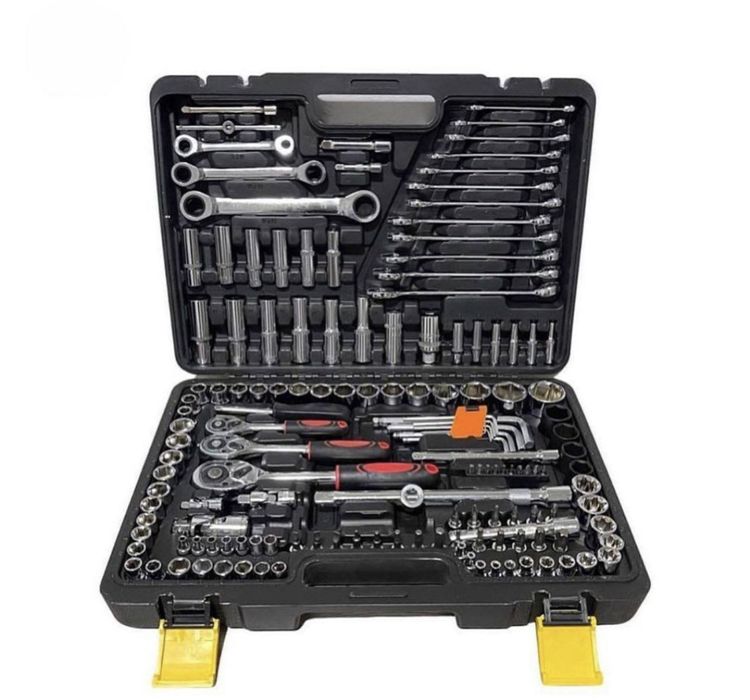 Набор ключей 151 деталь