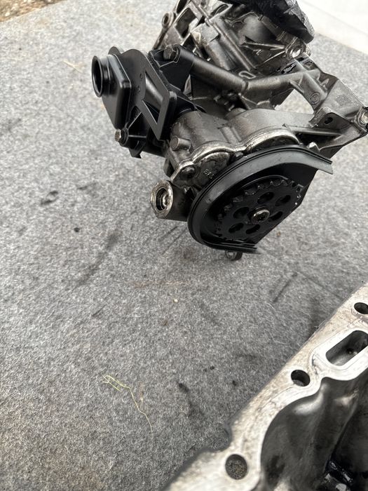 Pompa ulei E90 E91 E93 E93 X3 X1 E84 2.0d xDrive N47d20c