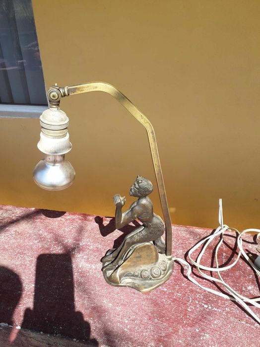 Statueta din bronz ca veioza