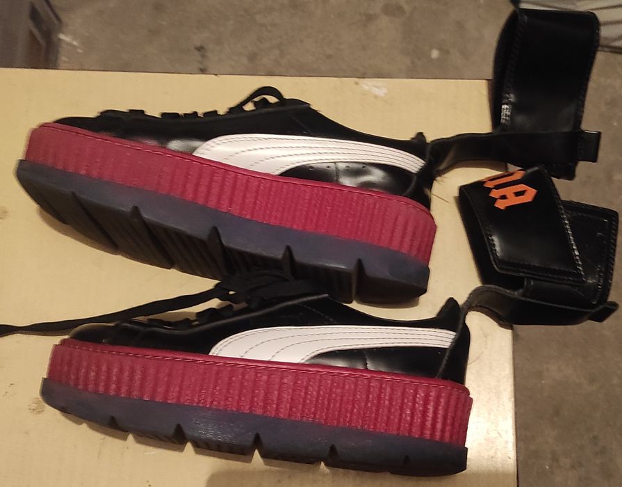 De vânzare pantofi sport