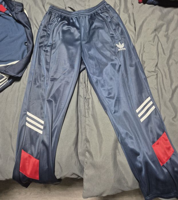 Продаётся мужской спортивный костюм