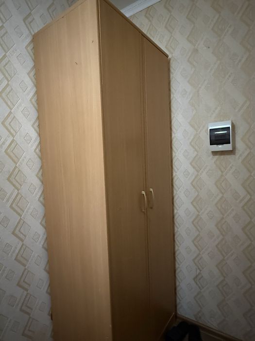 Продам двухдверный платяной шкаф