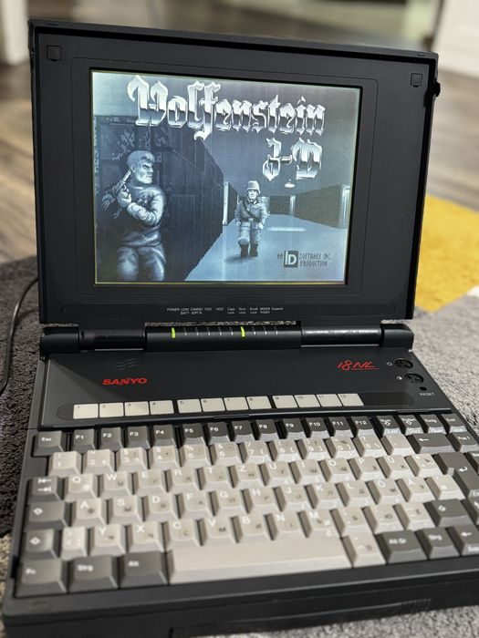 Laptop 386 Vintage SANYO 18NL , impecabil, perfect functional