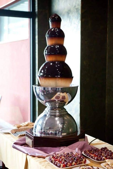 Шоколадов фонтан за празнични и специални събития, 1500 лв.