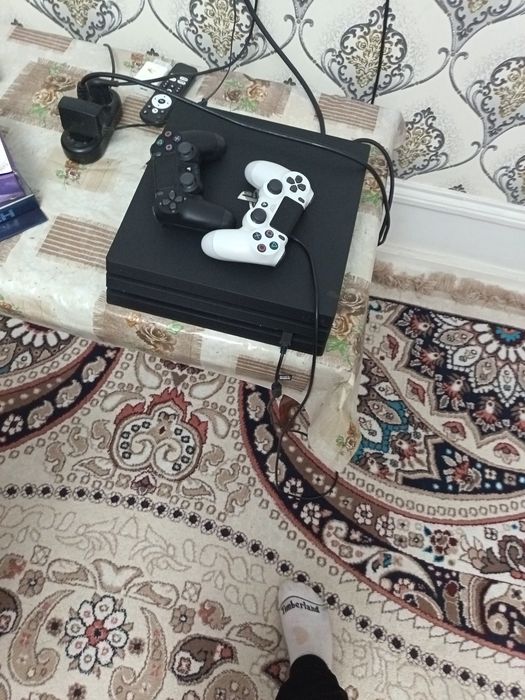 Ps 4 pro 1 trbli