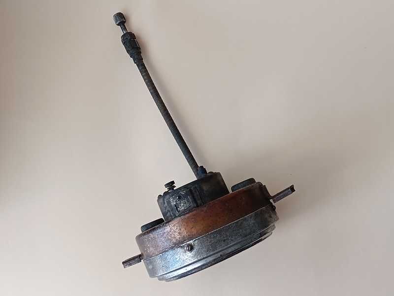 Часовник за автомобил Волга М-21 с жило за сверяване на часовника