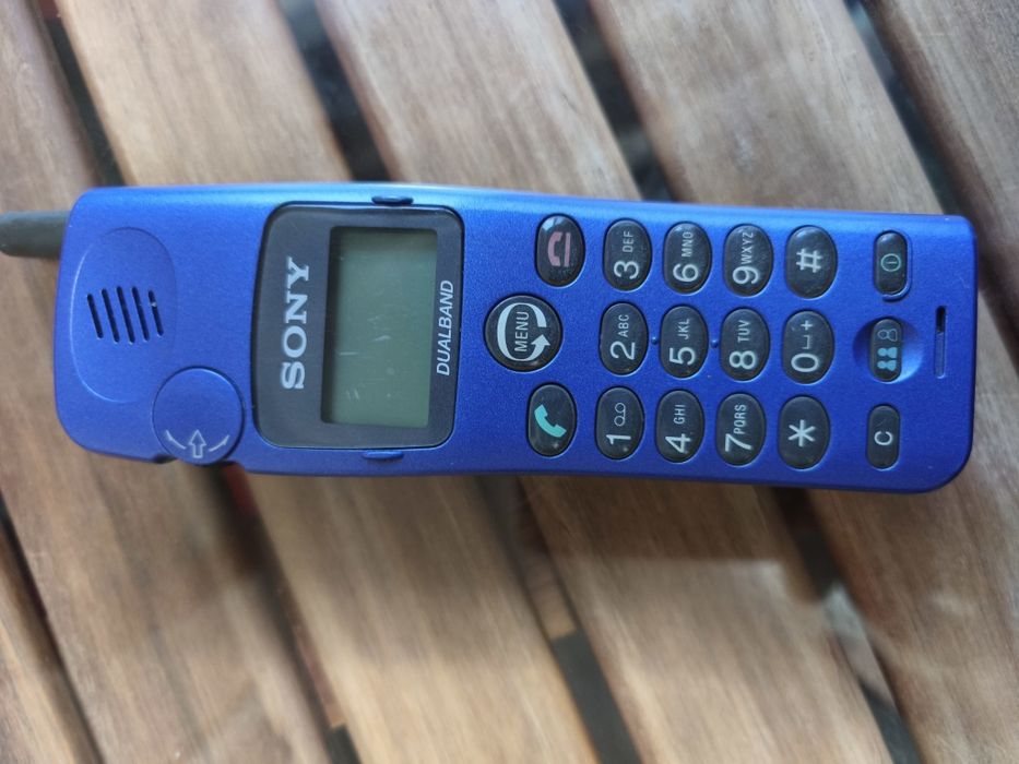 Мобильный телефон GSM SONY
